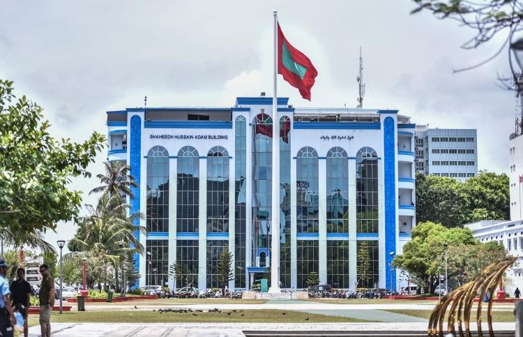 ލ. ގަމުގައި ރޭ ހިންގި މާރާމާރީއަކާ ގުޅިގެން ފަސް މީހުން ހައްޔަރުކޮށްފި