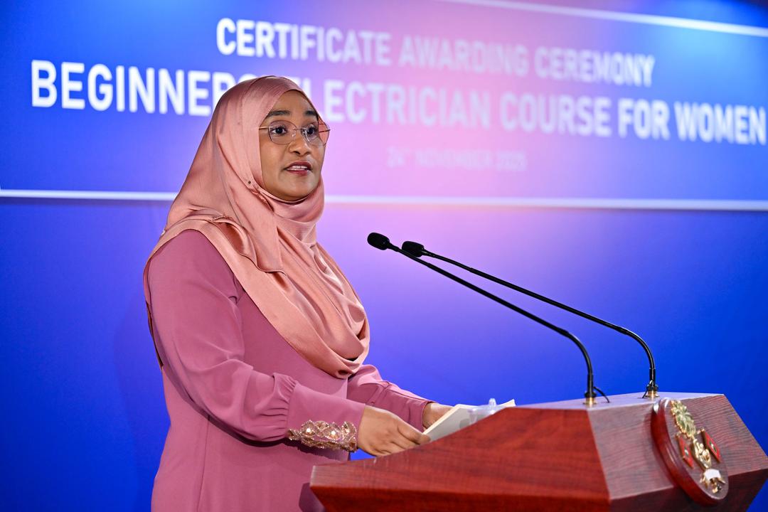 މައިން ގޭގައި ކުރާ މަސައްކަތްތަކުން ދަރިން އެ ދާއިރާއަކުން ހުނަރުވެރި ބަޔަކަށް ވުމުގެ ފުރުޞަތު ލިބޭ: ފަސްޓް ލޭޑީ