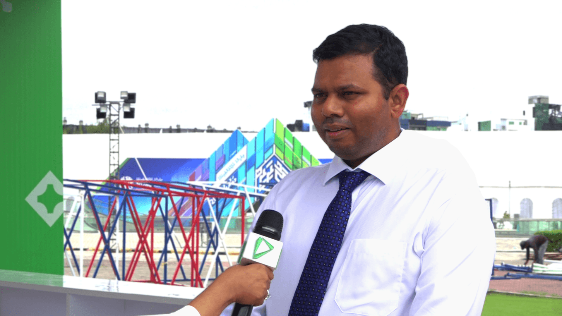 އިޤްތިޞާދާއި ތަރައްޤީ އާއި ވިޔަފާރިއާއި ދަތުރު ފަތުރާއި ބެހޭ ވުޒާރާގެ ސްޓޭޓް މިނިސްޓަރ ޢަބްދުﷲ ޝިޔާޒް / ފޮޓޯ : ދިވެހި ޗެނަލް
