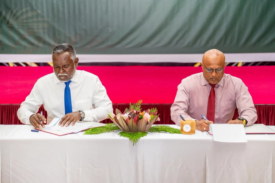 އައްޑޫ މީދޫ ކައުންސިލުން،  3 އެއްބަސްވުމެއްގައި ސޮއިކޮށްފި