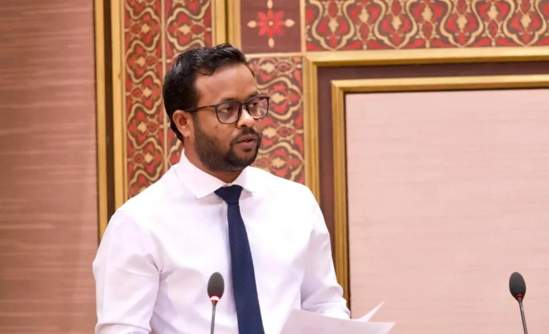 ފަސް އެއާޕޯޓެއް ތަރައްގީ ކުރުމުގެ މަސައްކަތް ކުރިއަށް އެބަދޭ: ވަޒީރު މުއްތަލިބް