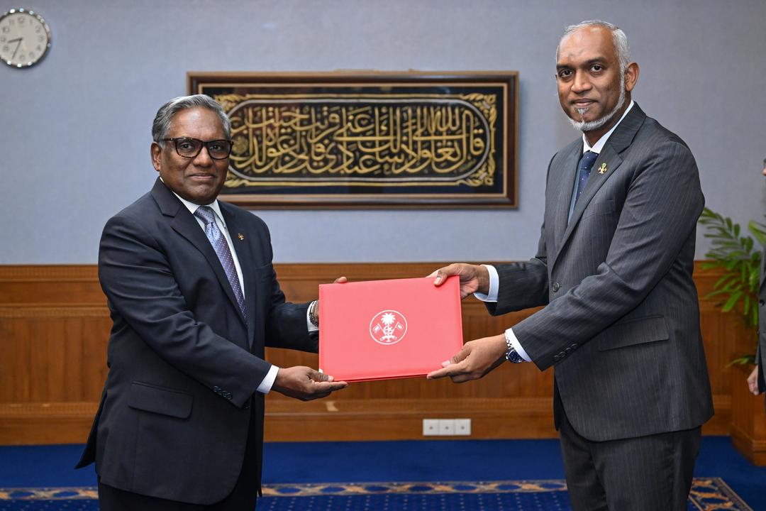 ރައީސް މުއީޒުގެ ސްޕެޝަލް އެންވޯއީ، ވަހީދު އިސްތިއުފާ ދެއްވައިފި