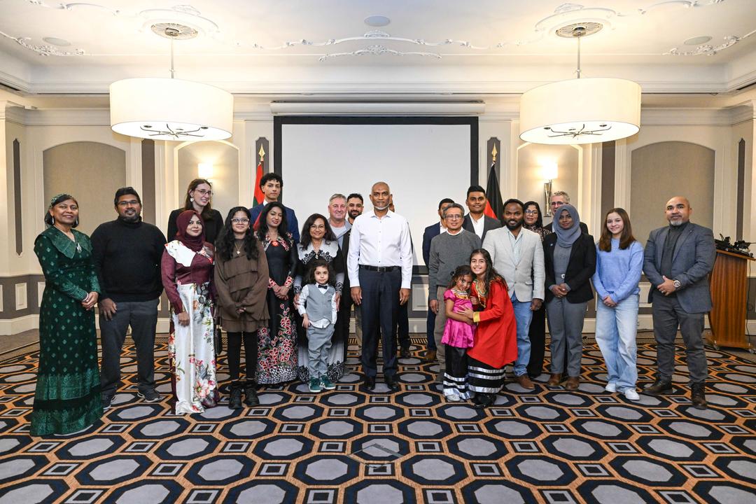 ރައީސް ޖަރުމަނުގައި ދިރިއުޅޭ ދިވެހިންނާ ބައްދަލުކުރައްވައިފި