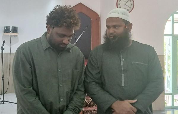 ރާއްޖޭގައި އުޅޭ  ބިދޭސީއެއް އިސްލާމް ވެއްޖެ