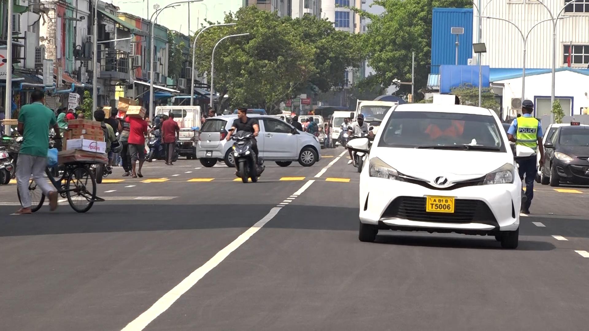 ބާޒާރުމަތީ މަގުގައި ތާރައެޅި ސަރަހައްދު އާއްމުންނަށް ހުޅުވާލުން