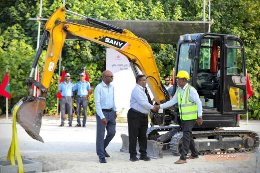 ފިއްލަދޫގެ މަގުތައް ތަރައްގީކުރުމުގެ އަމަލީ މަސައްކަތް ފަށައިފި