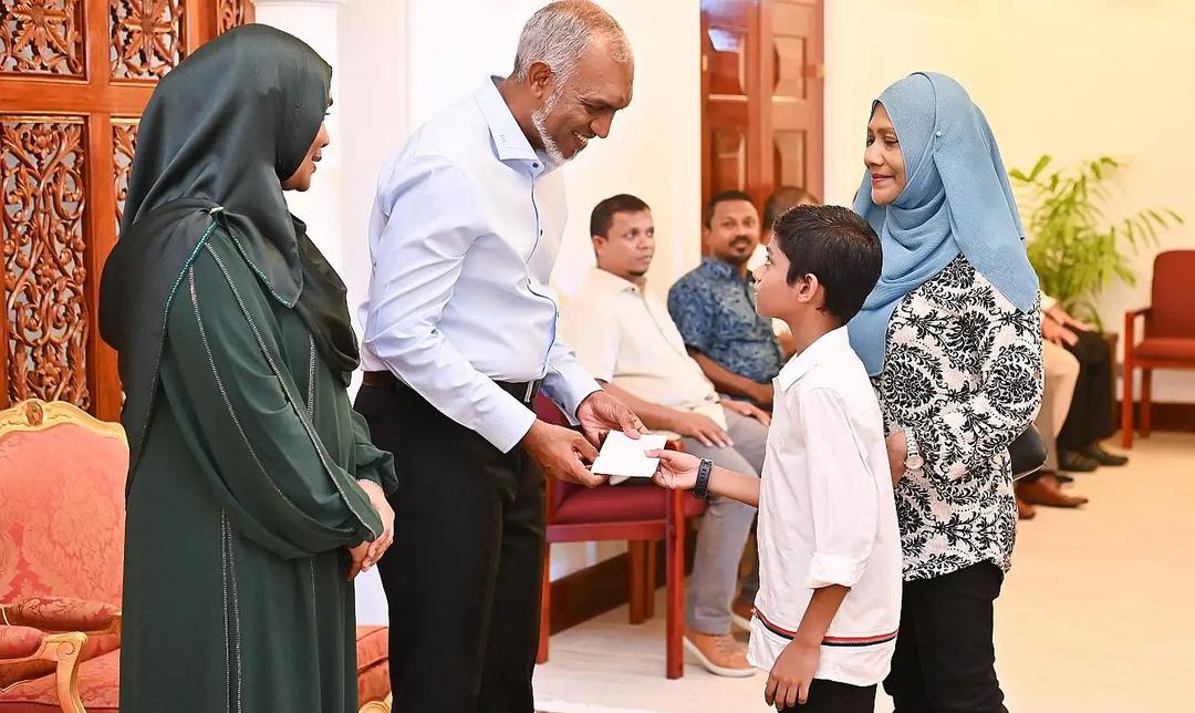 މި އަހަރުވެސް ފިޠުރުޢީދު ދުވަހު ރައީސްގެ ދެކަނބަލުން ޢީދު ސަލާން ކުރައްވަނީ