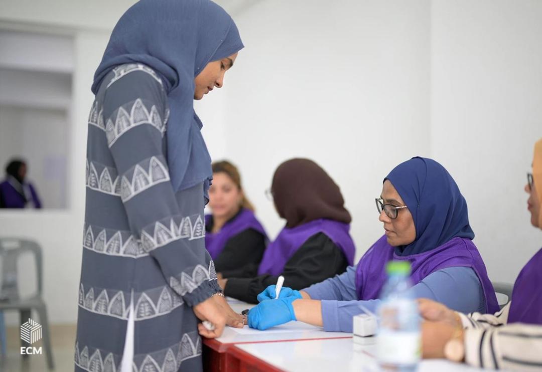 ވޯޓާސް ލިސްޓުގައި ކެންޑިޑޭޓުންގެ ފަރާތުން ސޮއިކުރަން ފަށައިފި