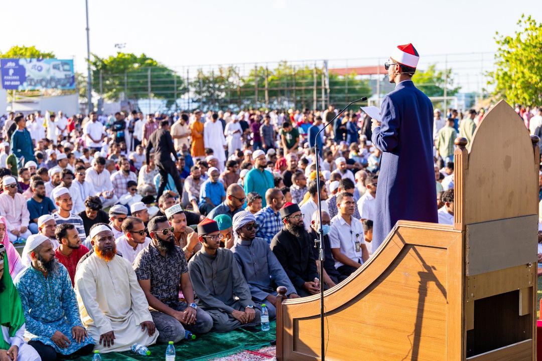 ޙަސަދަވެރިކަމާއި ބައިބައިވުމާއި ދުރުހެލިވެ، އެކުވެރިވުމަށް އީދު ހުތުބާގައި ގޮވާލައިފި