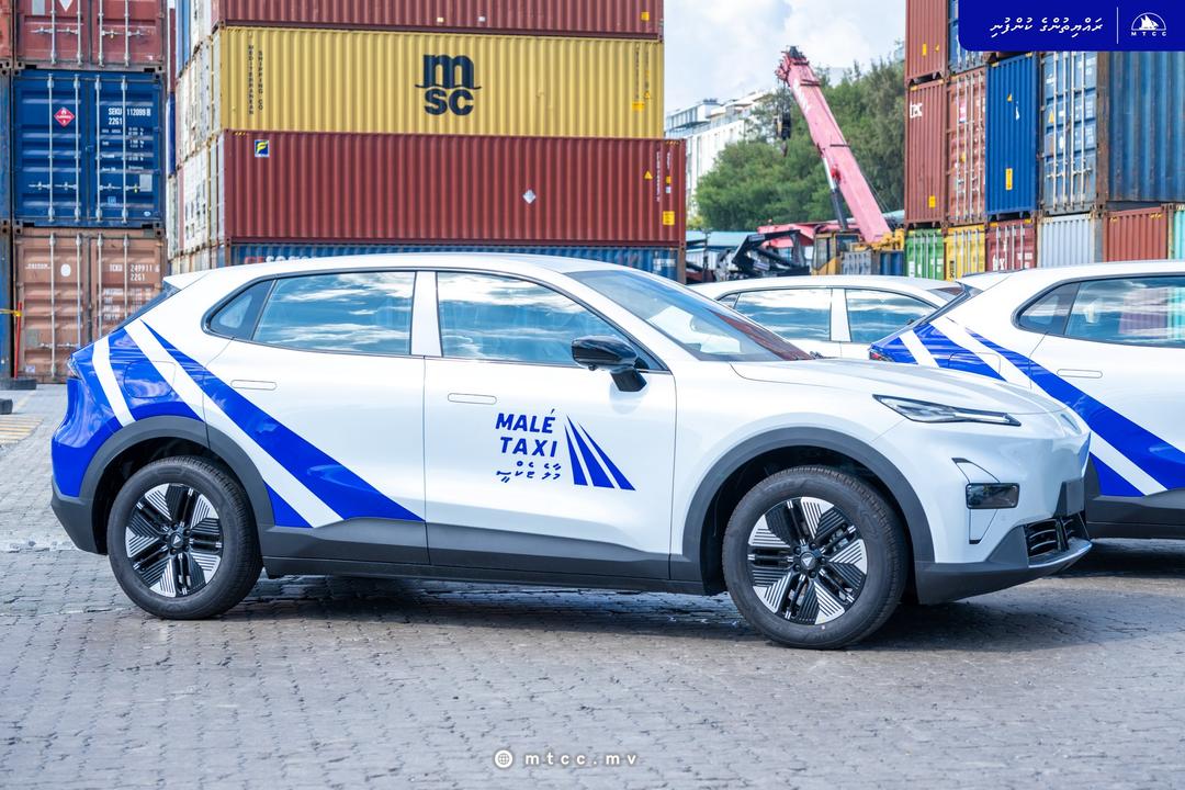 ޓެކްސީ ލައިންގައި ބޭނުންކުރާ ކާރުތައް ގެންނަން ފަށައިފި