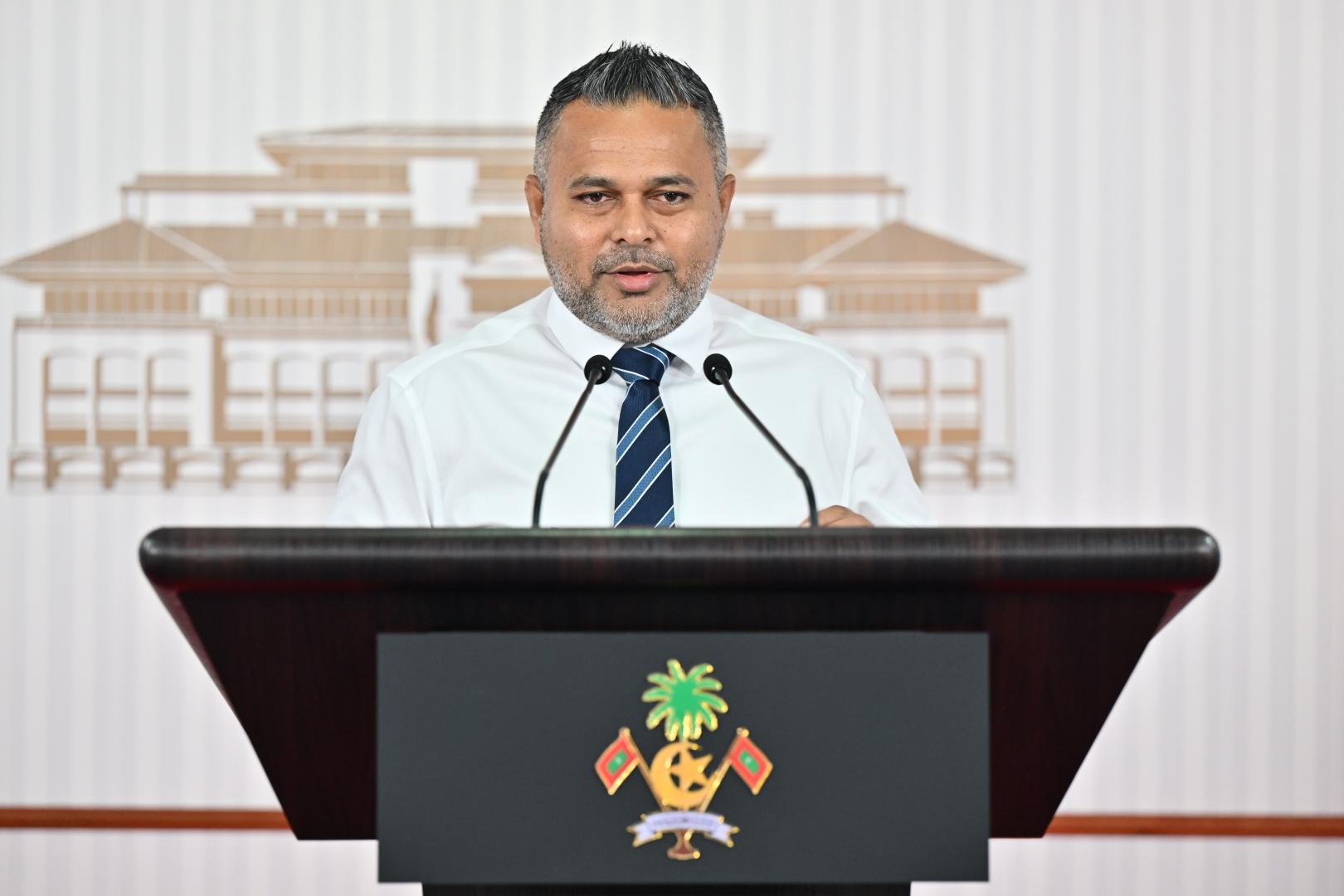 މަސްވެރިކަމާއި ކަނޑުގެ ވަޞީލަތްތަކާ ބެހޭ ވަޒީރު އަޙްމަދު ޝިޔާމް / ފޮޓޯ: ރައީސް އޮފީސް