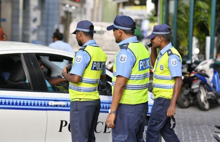 ޒާތީ މައުލޫމާތާއި ފޮޓޯ ބޭނުންކޮށްގެން ބިރުދެއްކުމުގެ މައްސަލަތައް ދަނީ އިތުރުވަމުން: ފުލުހުން