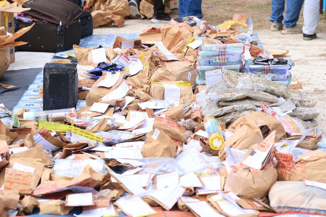 ފުލުހުންގެ ބެލުމުގެދަށުގައި ހުރި 185 ކިލޯއަށްވުރެ ގިނަ މަސްތުވާތަކެތި ނައްތާލައިފި