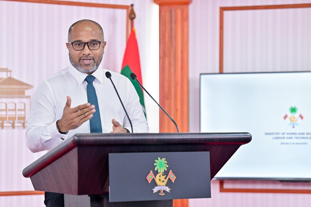 ދަނާލުގައި ނިޔާވި މީހާ ފުލުހުންނަށް ކުރި މެސެޖްތަކަށް ޖަވާބުދިން: ވަޒީރު އިޙްސާން