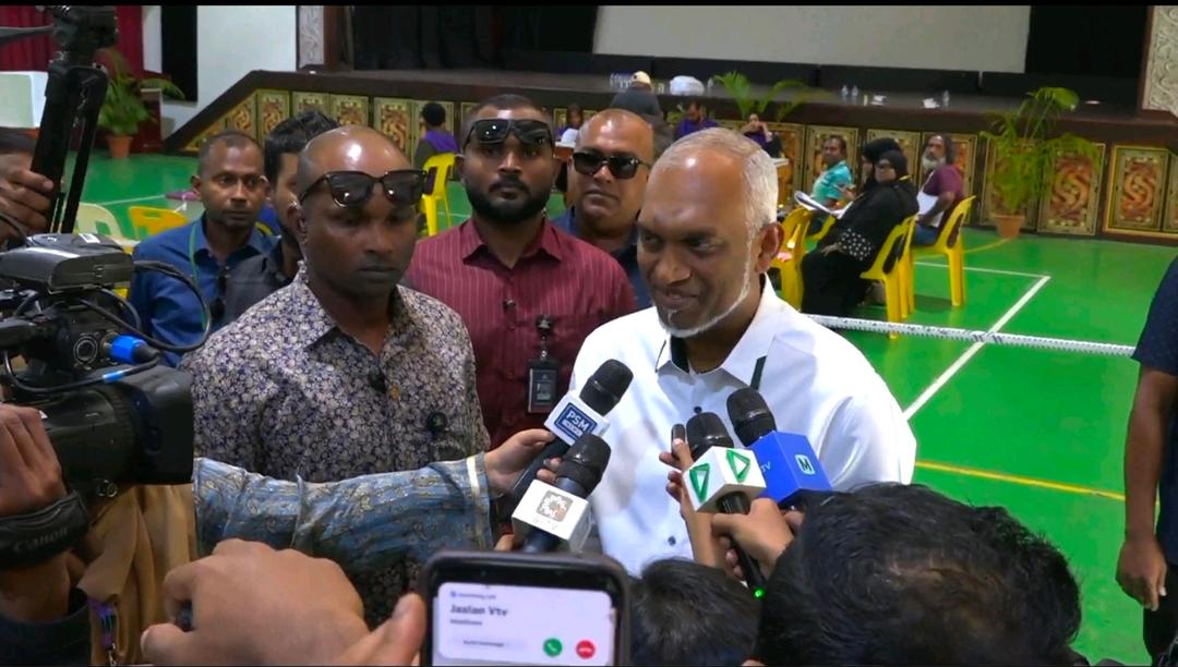 ރައީސުލްޖުމްހޫރިއްޔާ ޑރ. މުޙައްމަދު މުޢިއްޒު ވޯޓުދެއްވައިފި