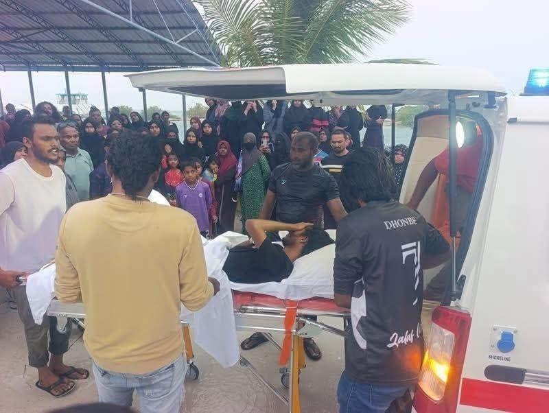 ފީއަލީގައި ދެބެން ކަރަންޓުގައި ޖެހިގެން ފަރުވާ ދެނީ