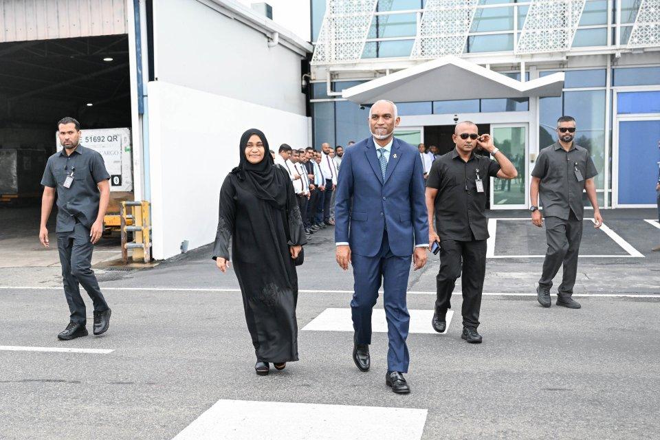 އުމްރާގެ އަޅުކަން އަދާކުރެއްވުމަށް ރައީސްގެ ދެކަނބަލުން މާދަމާ ސަޢުދީއަށް ފުރާވަޑައިގަންނަވަނީ