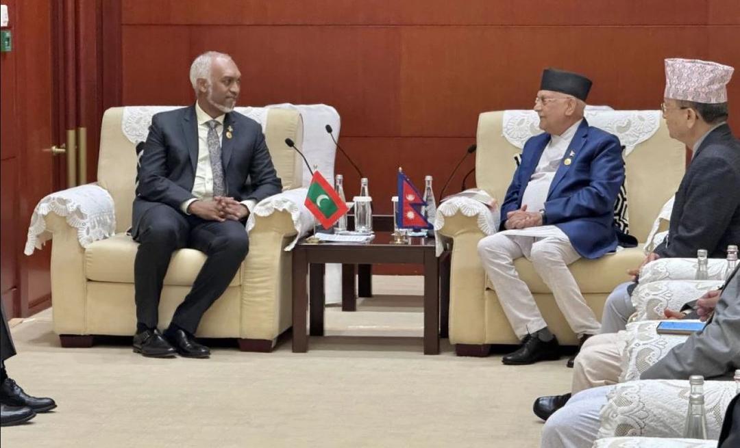 ނޭޕާލްގެ ޖުމްހޫރީ ދުވަހުގެ ތަހުނިޔާ އެ ގައުމުގެ ރައީސާއި ބޮޑުވަޒީރަށް