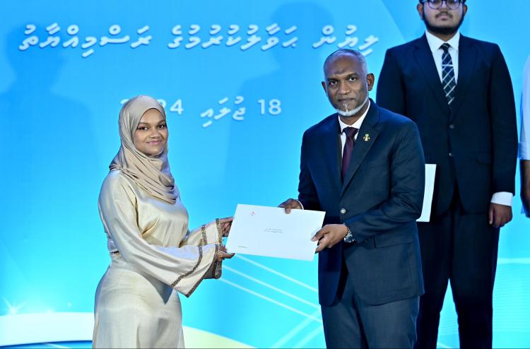 ރައީސްގެ ހާއްސަ ސްކޮލާޝިޕަށް ކުރިމަތިލާން ހުޅުވާލައިފި