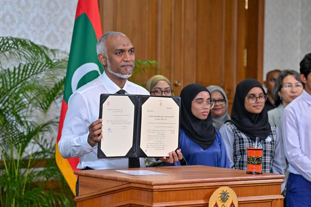 ދުންފަތުގެ ނުރައްކަލުން ޒުވާން ޖީލު ރައްކާތެރިކުރުމުގައި ދެމިތިބޭނަން: ރައީސް