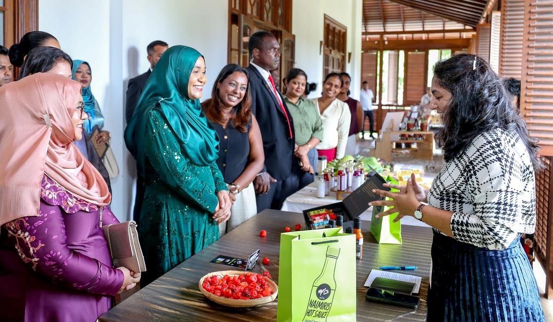 ރައީސުލްޖުމްހޫރިއްޔާގެ އަނބިކަނބަލުން ސްރީލަންކާގެ ގުޑް މާކެޓަށް ޒިޔާރަތްކުރައްވައިފި