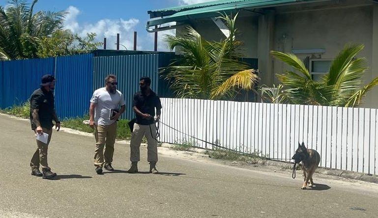 ކުއްތާ ބޭނުންކުރާނެ ގޮތުގެ ހާއްސަ ތަމްރީނުތަކެއް އެމެރިކާގެ ތަޖުރިބާކާރުން ދިވެހި ފުލުހުންނަށް ދީފި