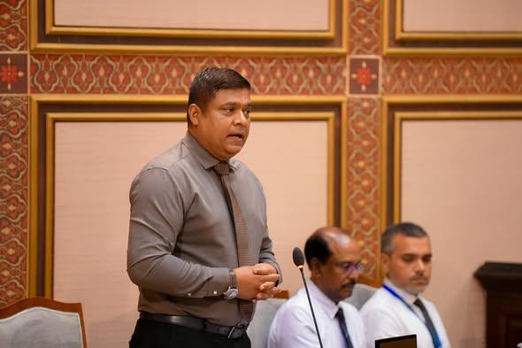 އެތެރޭގެ އުދުހުންތަކުގެ ޓިކެޓުގެ އަގުހެޔޮ ކުރަން ދަތި: މިނިސްޓަރު