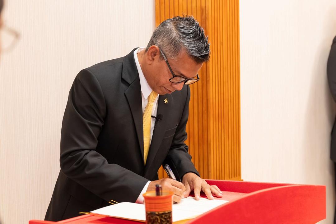ހިތަދޫ އުތުރު ދާއިރާއަށް އިންތިޚާބުވި މެންބަރު ޞާދިޤު ހުވާ ކުރައްވައިފި