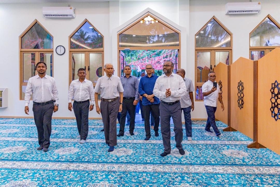 ނިޝާން މުލީގޭ ޝަރަފްގެ ޢިއްޒަތުގެ ވެރިޔާ މުޙައްމަދު ޞާލިޙްގެ އައްޑޫ ހުޅުދޫގައި ބިނާ ކުރެެއްވި މިސްކިތް ހުޅުވައިދެއްވައިފި