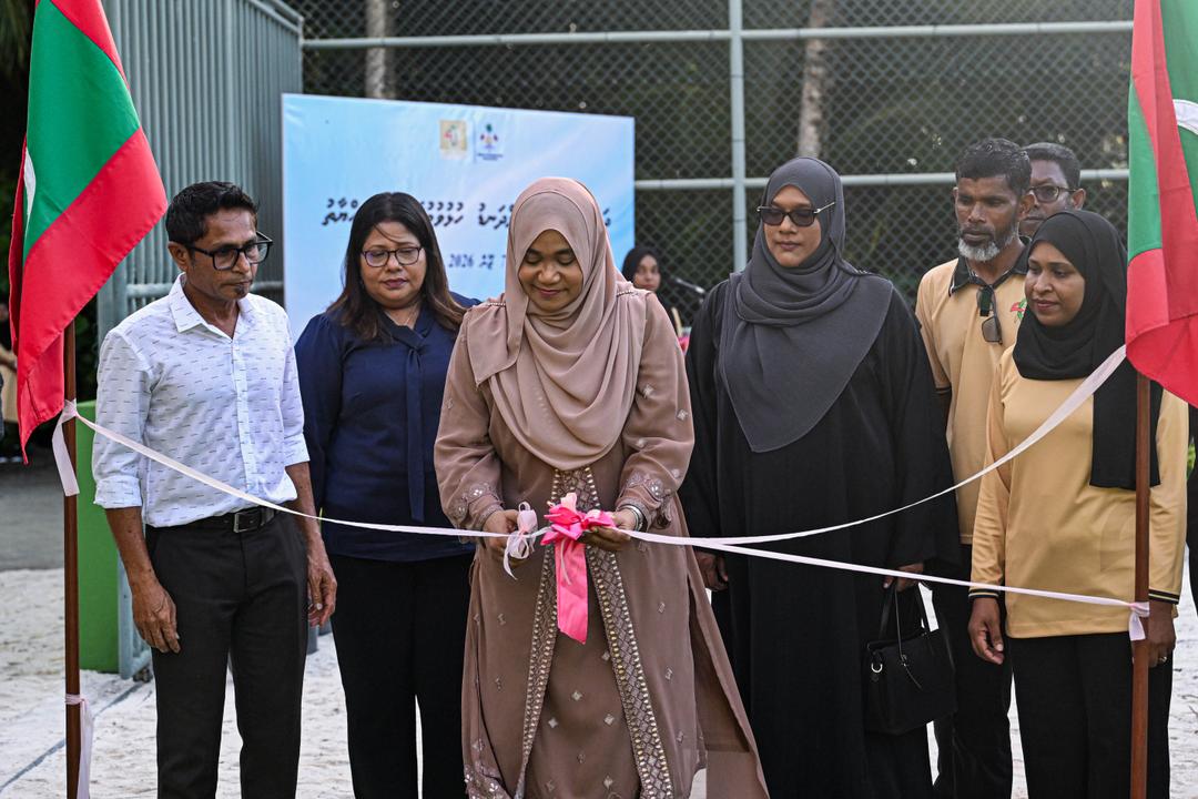 ރައީސް ގެ އަނބިކަނބަލުން ދަރަނބޫދޫ ފުޓްސަލް ދަނޑު ހުޅުއްވައިދެއްވައިފި