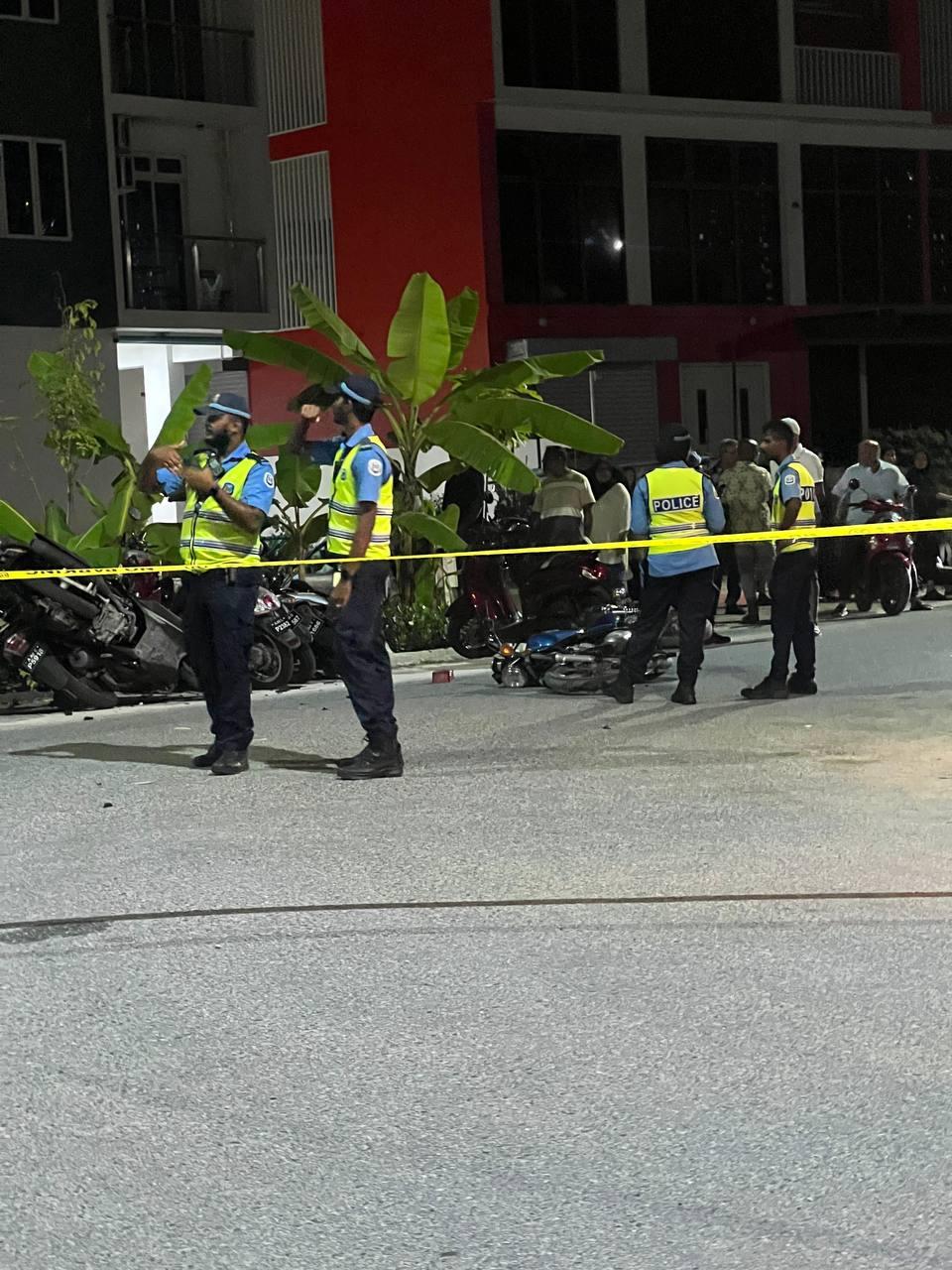 ހުޅުމާލޭ ކޭފޭ އެއްގައި މަސްތުވެގެން ތިބި ބަޔަކު ހައްޔަރުކޮށްފި