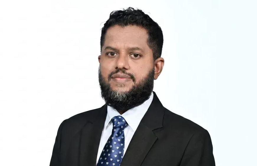 ފްލެޓާއި ގޯތި ހަމަޖައްސައިދޭނޭ ބުނެ، ފައިސާ ނެގި ޑެޕިއުޓީ މިނިސްޓަރު ވަކިކޮށްފި