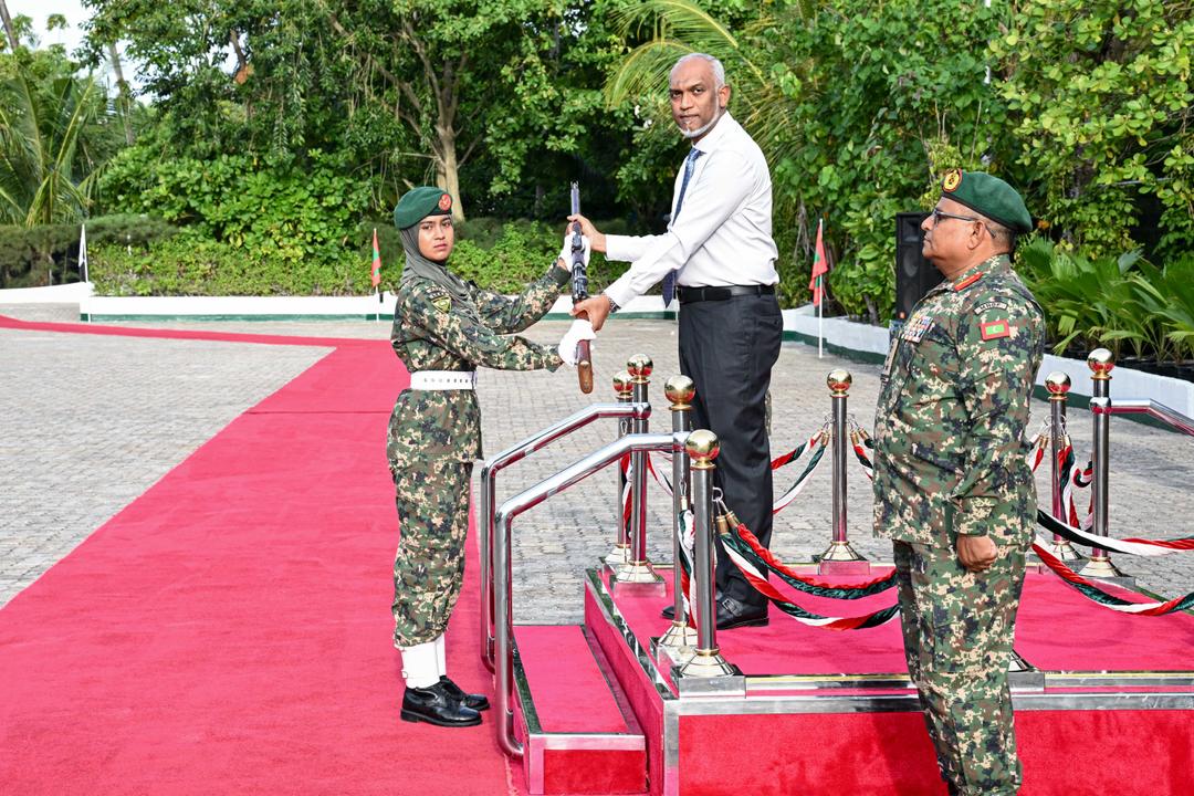 ސިފައިންގެ އަސާސީ ތަމްރީން ކޯސް ނިންމި 2 ބެޗެއްގެ ދަރިވަރުން ހުވާކޮށްފި