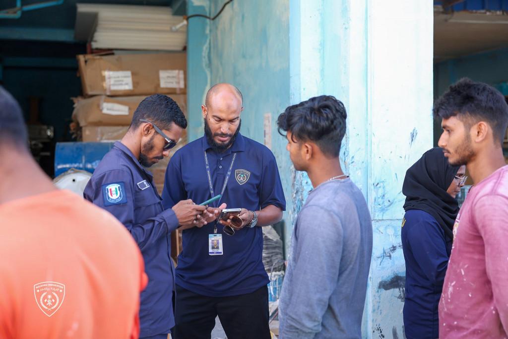 ތިލަފުށިން 32 ބިދޭސީއަކު އިމިގްރޭޝަން ބެލުމުގެ ދަށަށް