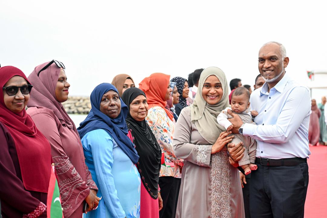 ރައީސުލްޖުމްހޫރިއްޔާގެ ދެކަނބަލުން އުކުޅަހަށް ވަޑައިގަންނަވައިފި