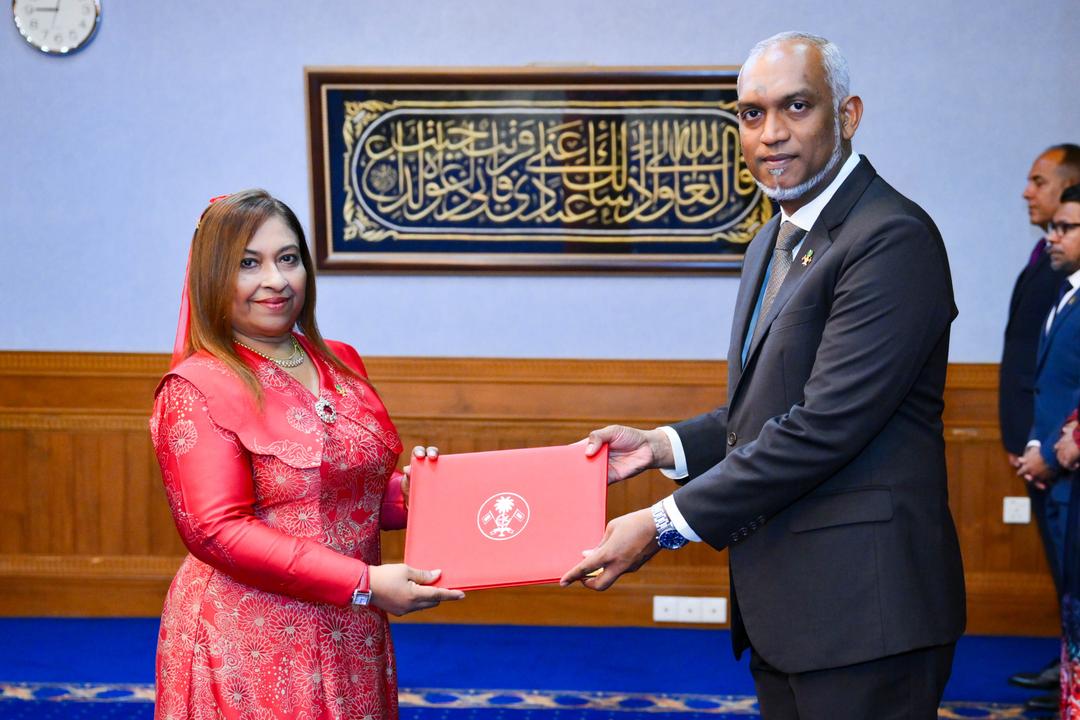 ރައީސުލްޖުމްހޫރިއްޔާ، އިނގިރޭސިވިލާތަށް ދިވެހިރާއްޖެއިން ކަނޑައަޅާފައި ހުންނަވާ ސަފީރުކަމަށް ބޭފުޅަކު ޢައްޔަންކުރައްވައިފި