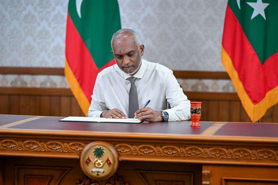 މުދަލާއި ޚިދުމަތުގެ އަގުން ޓެކްސް ނެގުމުގެ ޤާނޫނަށް 8 ވަނަ އިޞްލާޙު ގެނައުމުގެ ބިލު ރައީސުލްޖުމްހޫރިއްޔާ ތަޞްދީޤުކުރައްވައިފި