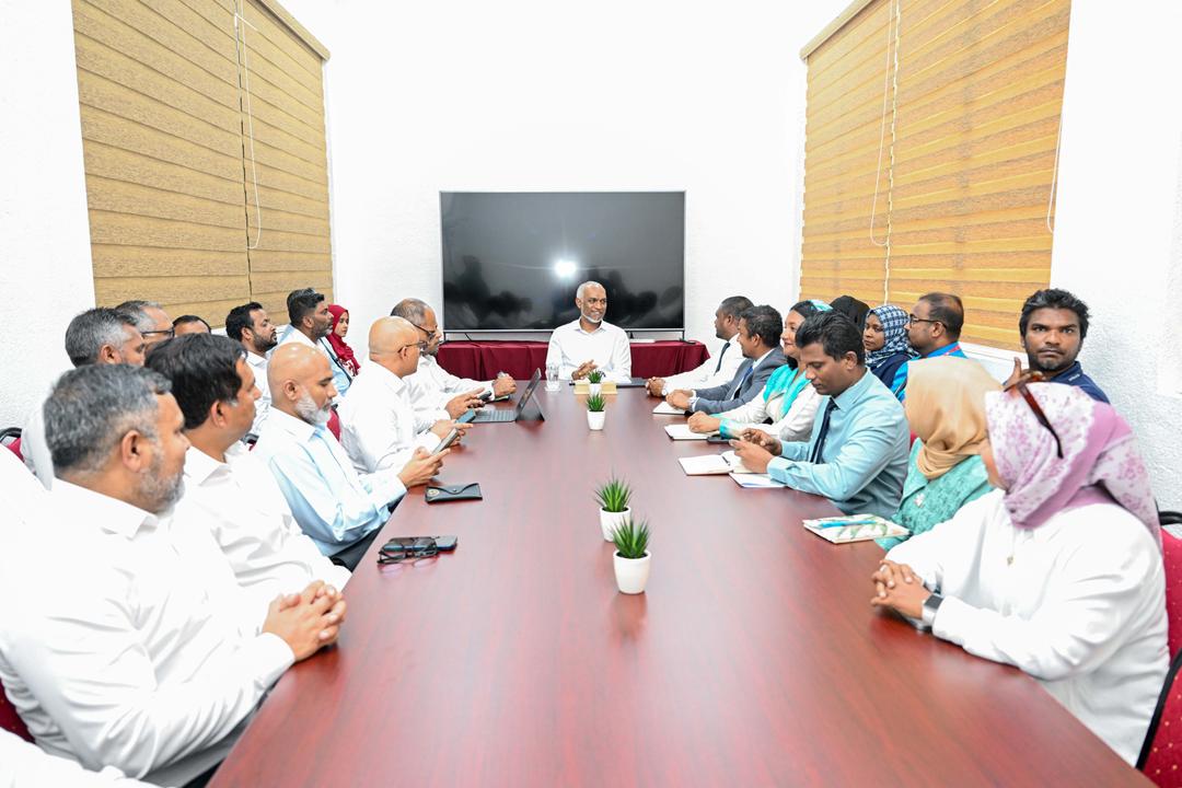 ރައީސް އުކުޅަސް ކައުންސިލާއި ބައްދަލުކުރައްވައިފި