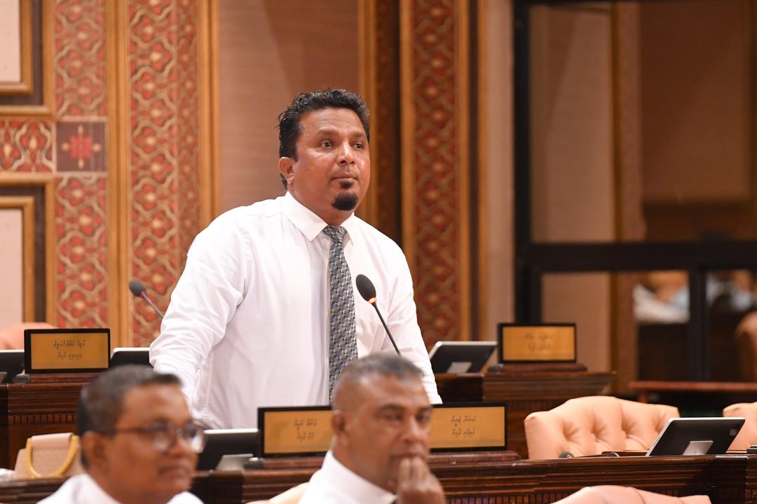 ބޭރުގެ ކޮންޓްރެކްޓަރުންނަށް ދޭ ފައިސާއިން ނަގާ ޓެކްސް % 10 އިތުރުކުރަނީ