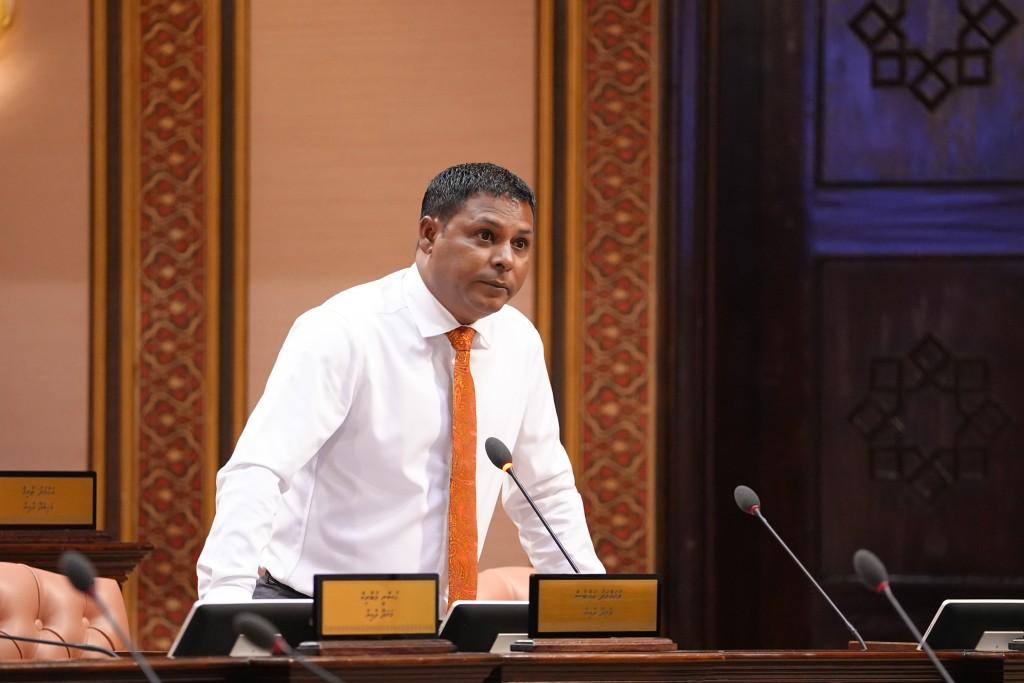 އިގުތިޞާދު ދަނީ ދަށަށް، ފަތުރުވެރިކަން ނެތި ދާން ފުރުސަތު ދީގެން ނުވާނެ: މެންބަރު އައްބާސް