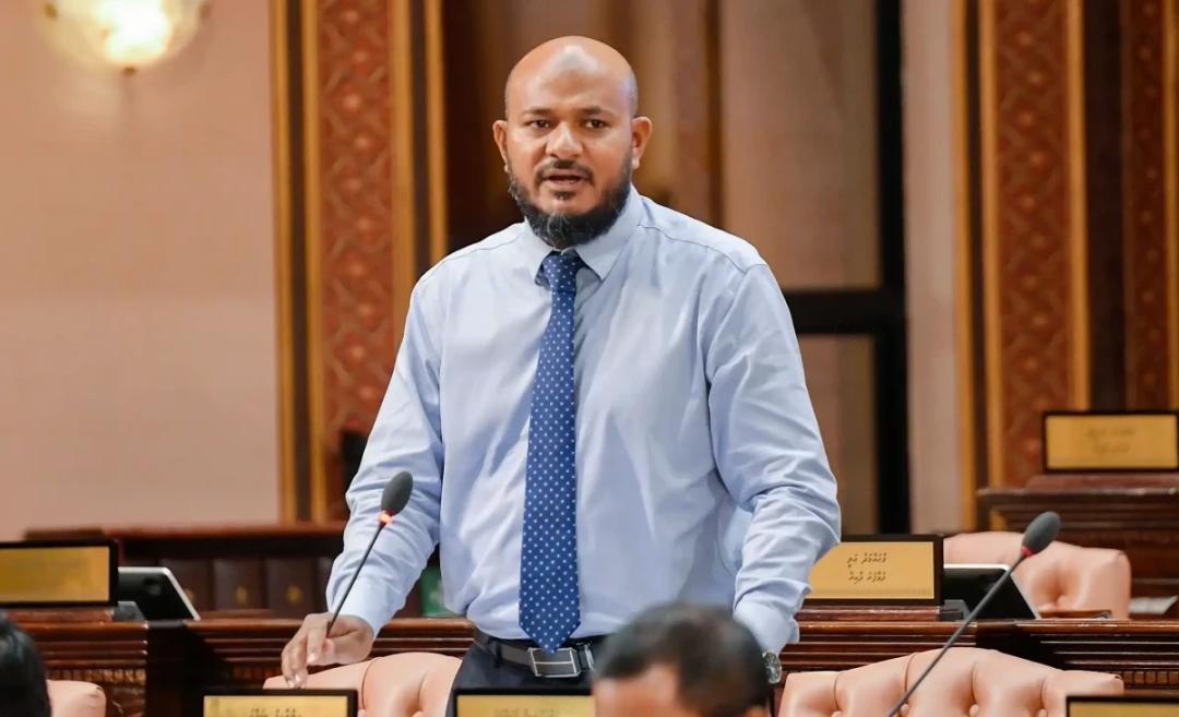 ވަޒީރު ސައީދުގެ އިތުބާރު ނެތް ކަމަށް އެމްޑީޕީން ހުށަހެޅީ ހަޖަމުނުވެގެން: މެންބަރު ޝުޖާއު