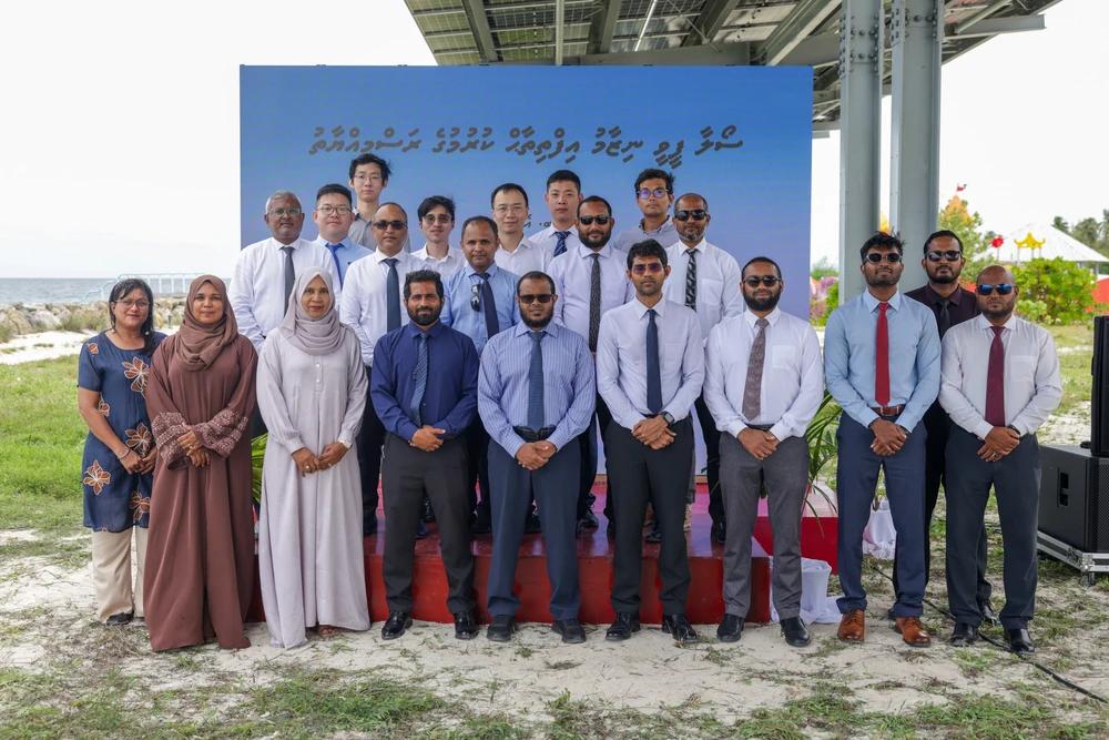 އޭދަފުށީގައި ގާއިމުކުރި ސޯލާ އަދި ބެޓެރީ ސިސްޓަމް އިފްތިތާޙުކޮށްދެއްވައިފި