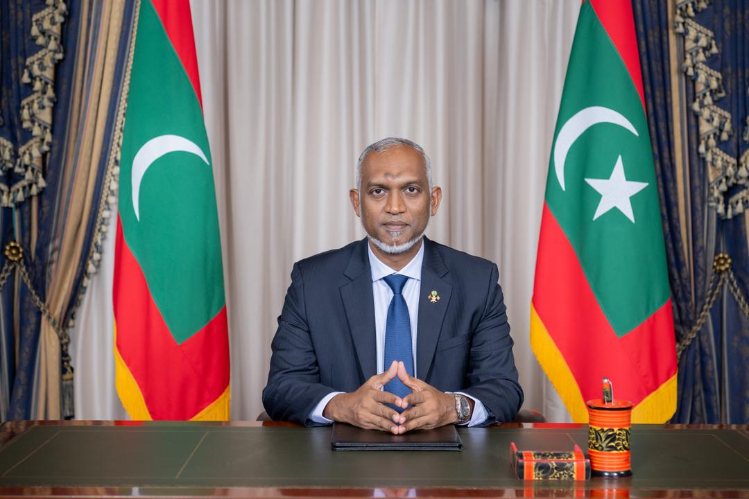 ފޯޅަވަހީގެ ސިޔާދަތީ މިލްކުވެރިކަމާބެހޭ މައްސަލައިގައި ރަސްމީ ވާހަކަތައް ފެއްޓެވުމަށް އިނގިރޭސި ބޮޑުވަޒީރަށް  ރައީސް ދައުވަތު ފޮނުއްވައިފި