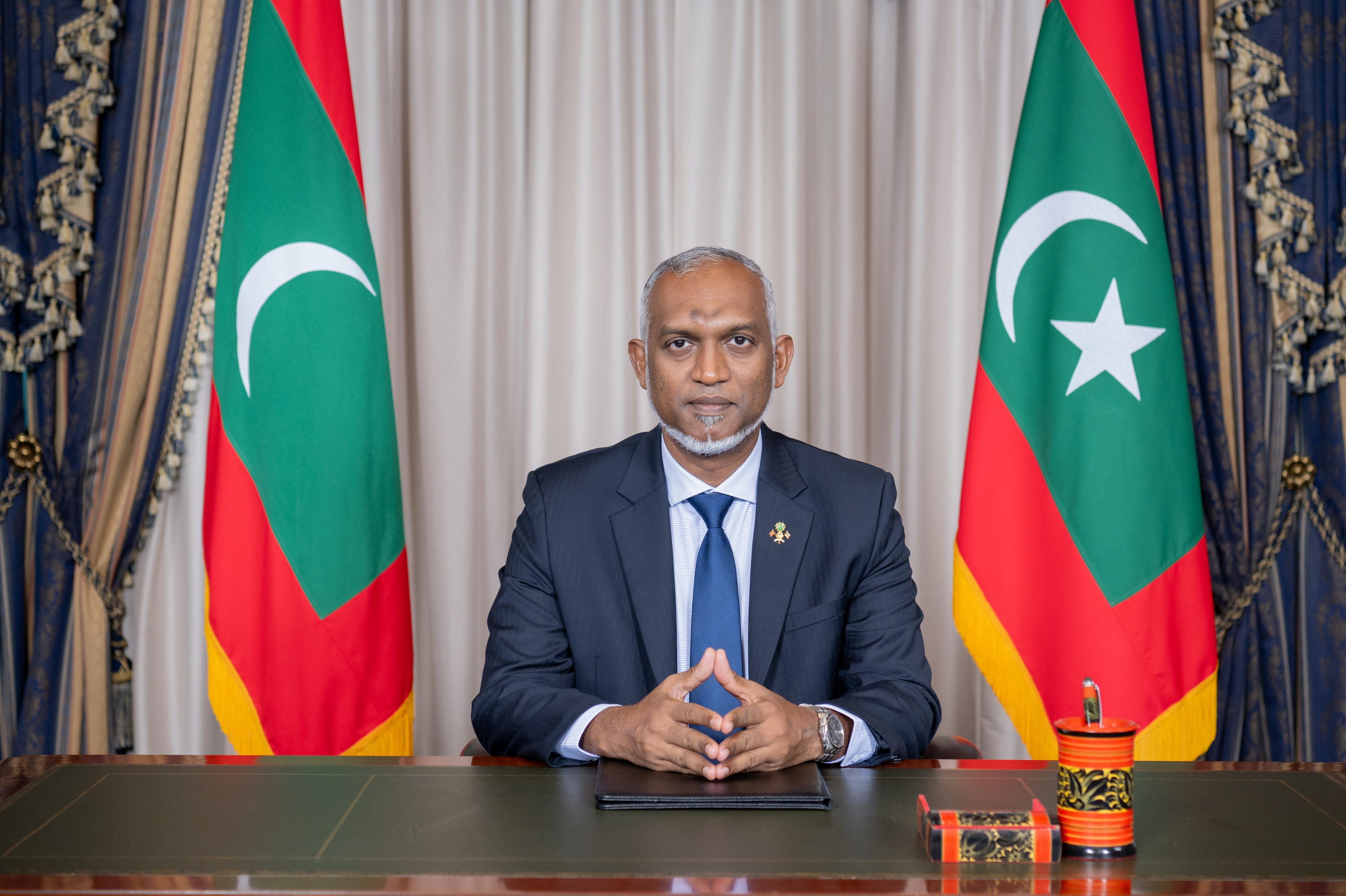 ފޯޅަވަހީގެ ސިޔާދަތީ މިލްކުވެރިކަމާބެހޭ މައްސަލައިގައި ރަސްމީ ވާހަކަތައް ފެއްޓެވުމަށް އިނގިރޭސި ބޮޑުވަޒީރަށް  ރައީސް ދައުވަތު ފޮނުއްވައިފި