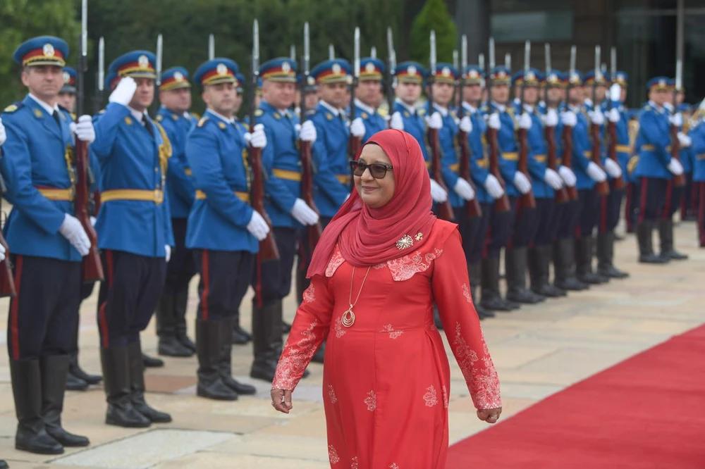ދިވެހިރާއްޖެއިން ސަރބިއާ އަށް ކަނޑައަޅުއްވާފައި ހުންނަވާ ނޮން-ރެޒިޑަންޓް ސަފީރު އާމިނަތު ޝަބީނާ ސަފީރުކަމުގެ ފަތްކޮޅު އަރުވައިފި
