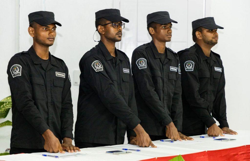 ހޯޕް އައިލެންޑް" އަށް ޕްރިޒަން އޮފިސަރުން ހޯދަނީ