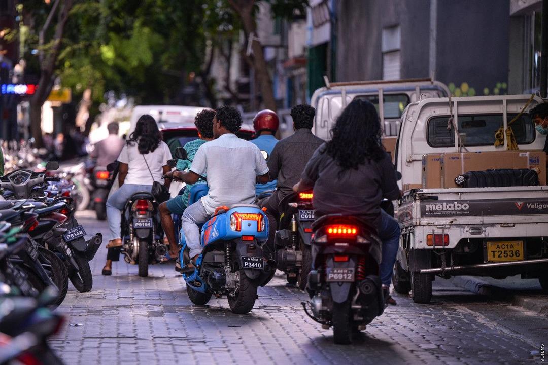 މަގުމައްޗާއި އުސް އިމާރާތްތަކުގައި ހިނގާ އެކްސިޑެންޓްތަކާމެދު ޢާންމު ހޭލުންތެރިކަން އިތުރުކުރަންޖެހޭ: ރައީސް