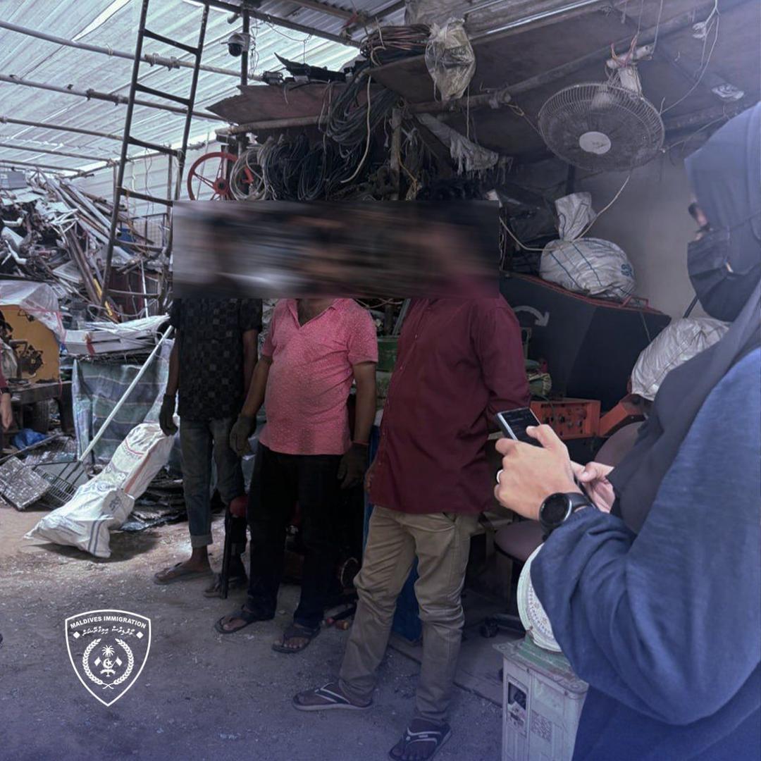 ބިދޭސީއަކު، ބިދޭސީއެއް ރަހީނުކޮށްފި