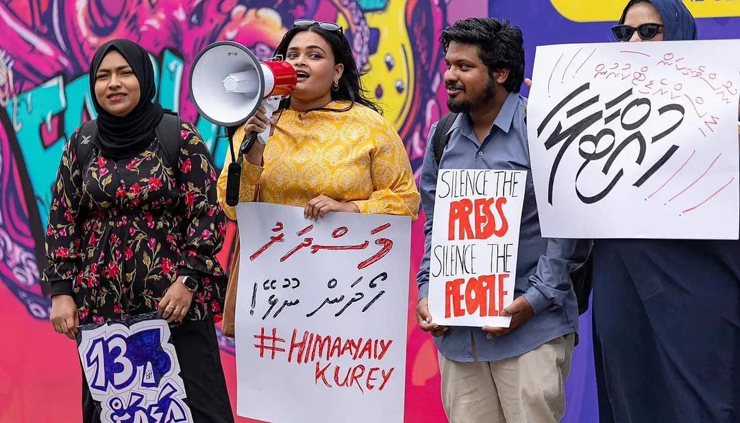 ކޮންމެ ސަރުކާރެއްގައިވެސް، ނޫސްވެރިންނާއި މީޑީއާތައް ކޮންޓްރޯލް ނުކުރެވިގެން އުޅެނީ ކީއްވެ؟