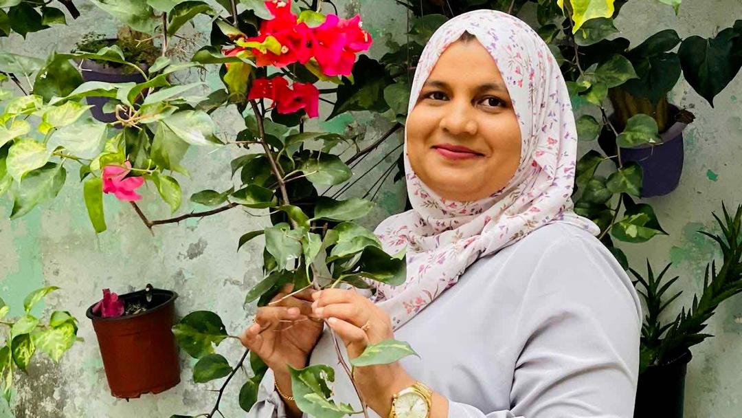 ދިވެހި ޗެނަލަށް 5 އަހަރު - އަޒީމާ: ދޫ ފަރިތަ، ކުޅަދާނަ ޕްރެޒެންޓަރެއް! ދާއިރާގައި 18 އަހަރު!